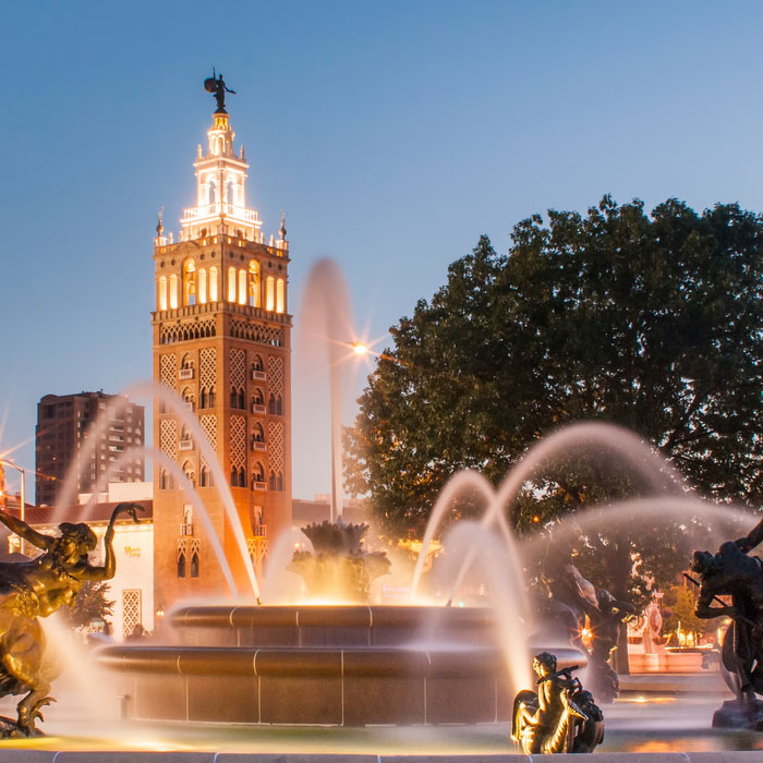 Kansas city skyline and fountain