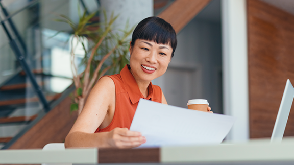 female employer using a mid year review template