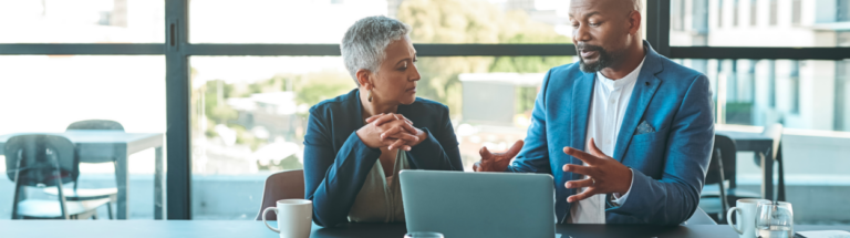 two managers discussing which tpes of work environment is best