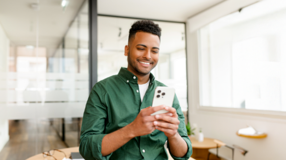 an employee using mobile workforce management