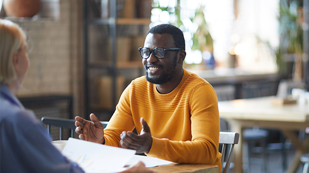 Hr leaders discussing AI recruiting