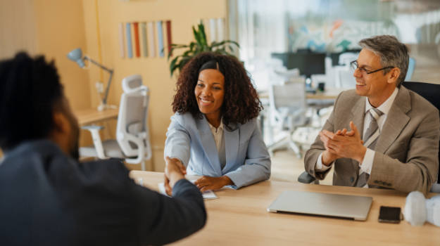 employee and employer shaking hands to approve a non-compete agreement
