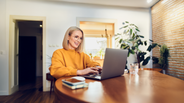employee using onboarding automation to speed up processes