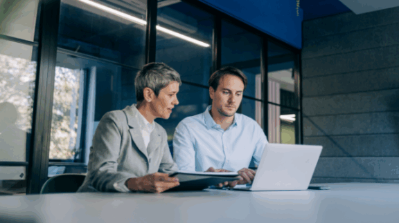 employers discussing onboarding vs orientation processes