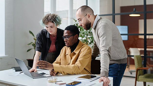 hr professionals looking at hr analytics data