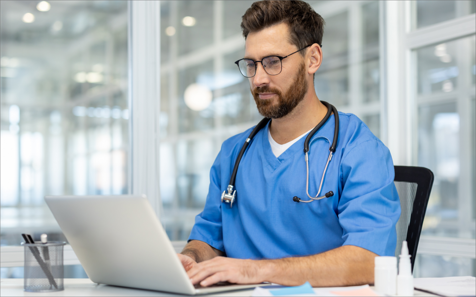 healthcare professional using a computer to complete training on an LMS