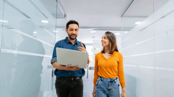 human resource leaders discussing recent HR trends